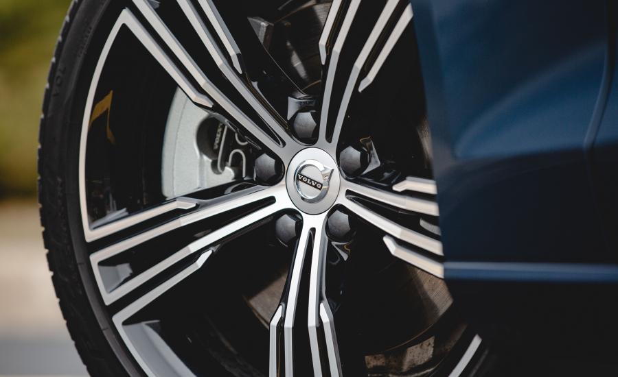 Колеса Volvo V60 T6 Inscription 2018 года  (NA) (фото 25 из 27)